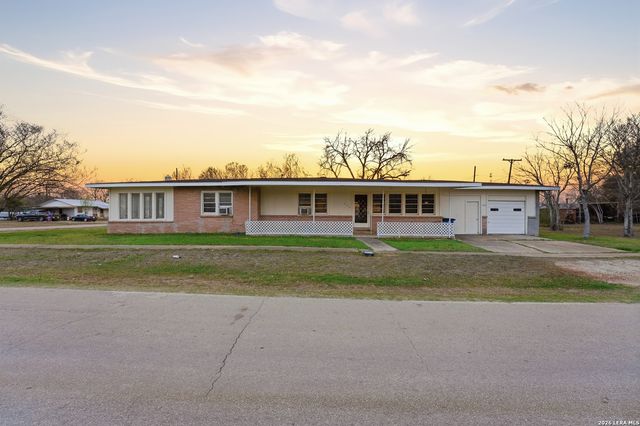 500 N texas, Nixon, TX 78140