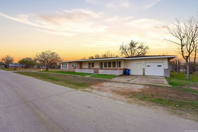 500 N texas, Nixon, TX 78140
