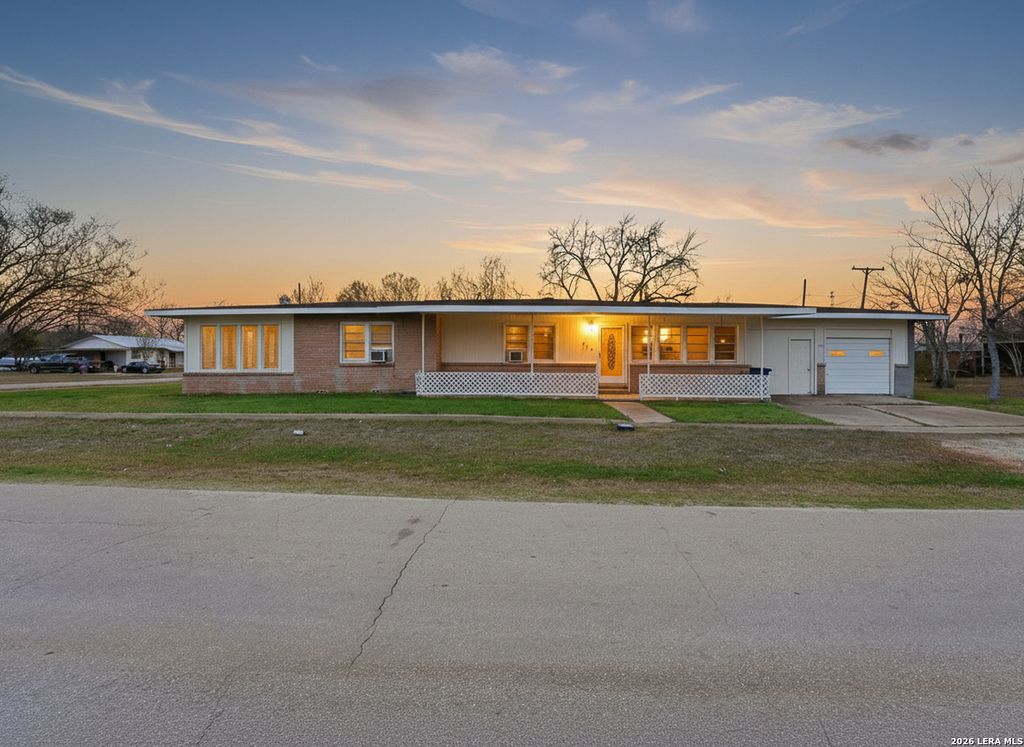 500 N texas, Nixon, TX 78140