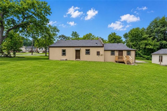 5851 Barnes Avenue, Kansas City, MO 64119