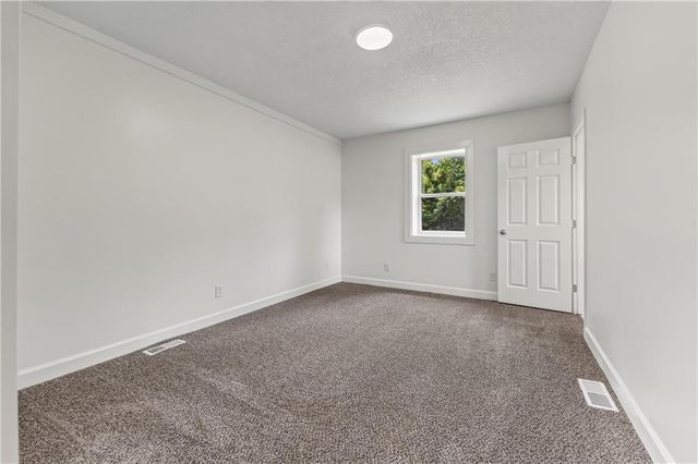 5851 Barnes Avenue, Kansas City, MO 64119