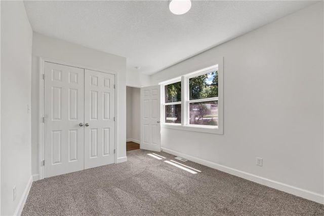 5851 Barnes Avenue, Kansas City, MO 64119