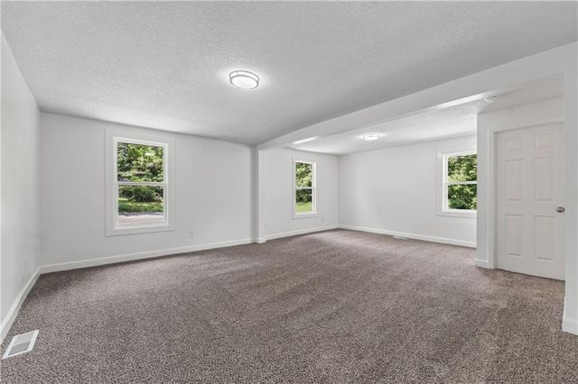 5851 Barnes Avenue, Kansas City, MO 64119
