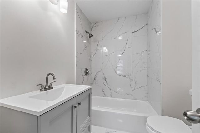 5851 Barnes Avenue, Kansas City, MO 64119