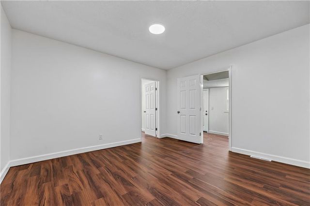 5851 Barnes Avenue, Kansas City, MO 64119