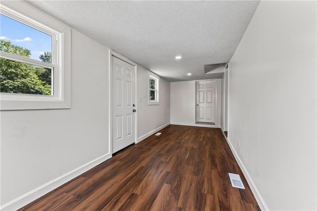 5851 Barnes Avenue, Kansas City, MO 64119
