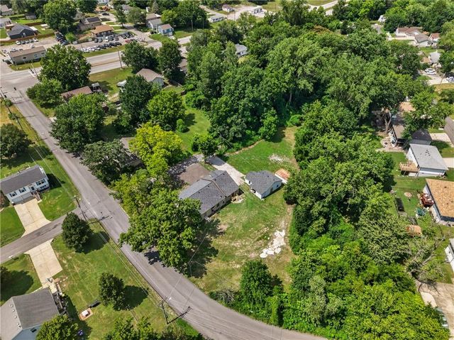 5851 Barnes Avenue, Kansas City, MO 64119