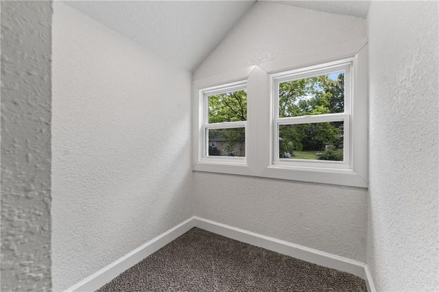 5851 Barnes Avenue, Kansas City, MO 64119