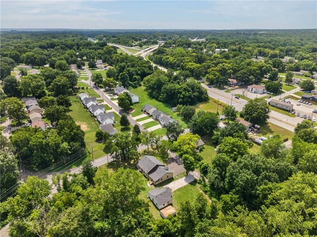 5851 Barnes Avenue, Kansas City, MO 64119