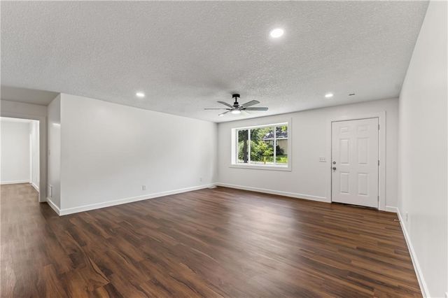 5851 Barnes Avenue, Kansas City, MO 64119