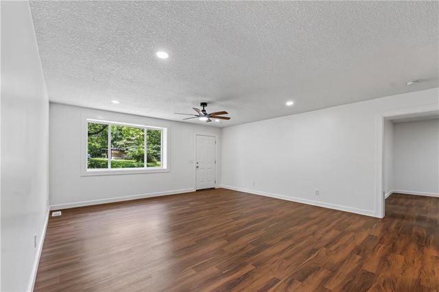 5851 Barnes Avenue, Kansas City, MO 64119