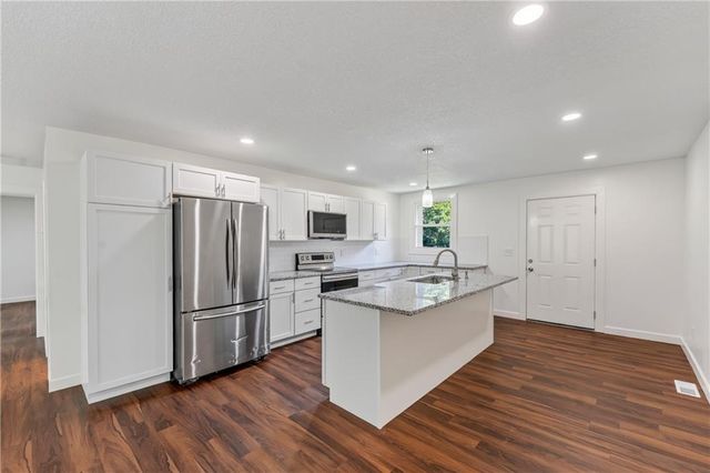 5851 Barnes Avenue, Kansas City, MO 64119