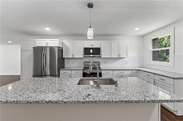 5851 Barnes Avenue, Kansas City, MO 64119