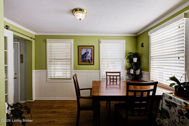 527 S Park Rd, Louisville, KY 40118