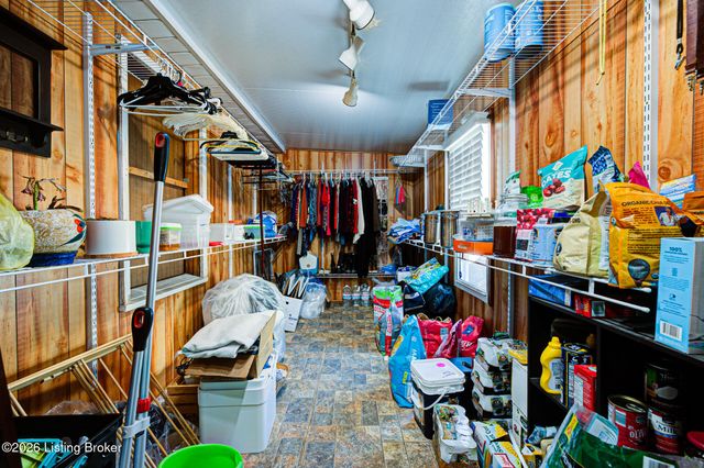 527 S Park Rd, Louisville, KY 40118