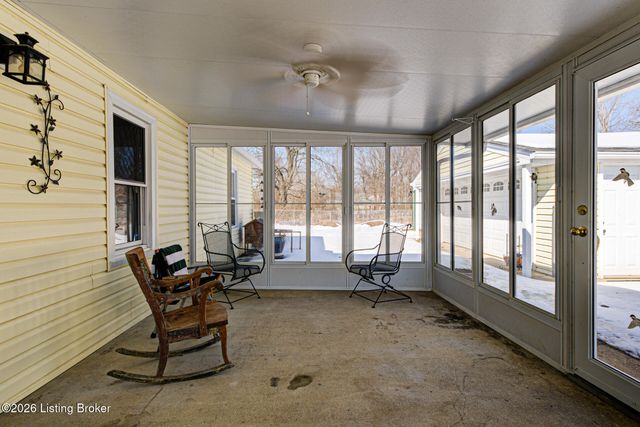 527 S Park Rd, Louisville, KY 40118