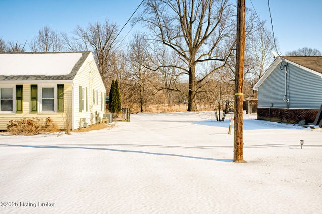 527 S Park Rd, Louisville, KY 40118