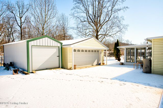 527 S Park Rd, Louisville, KY 40118