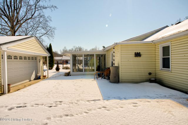 527 S Park Rd, Louisville, KY 40118