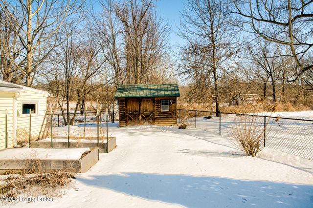 527 S Park Rd, Louisville, KY 40118