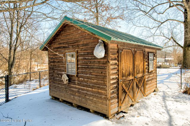 527 S Park Rd, Louisville, KY 40118