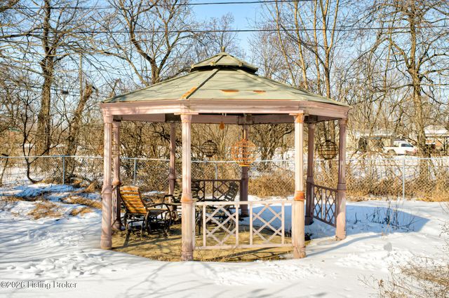 527 S Park Rd, Louisville, KY 40118