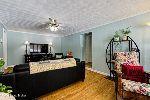 527 S Park Rd, Louisville, KY 40118