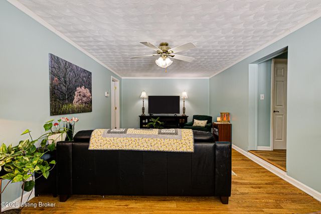 527 S Park Rd, Louisville, KY 40118