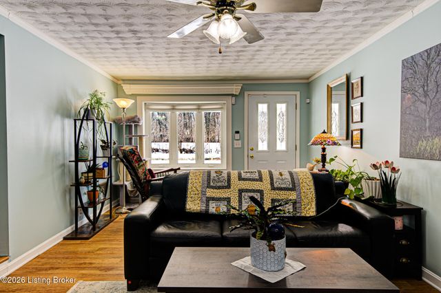 527 S Park Rd, Louisville, KY 40118