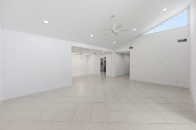 9258 Vista Del Lago A, Boca Raton, FL 33428