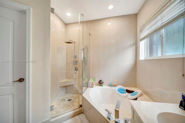 10880 NW 58th Ter 0, Doral, FL 33178