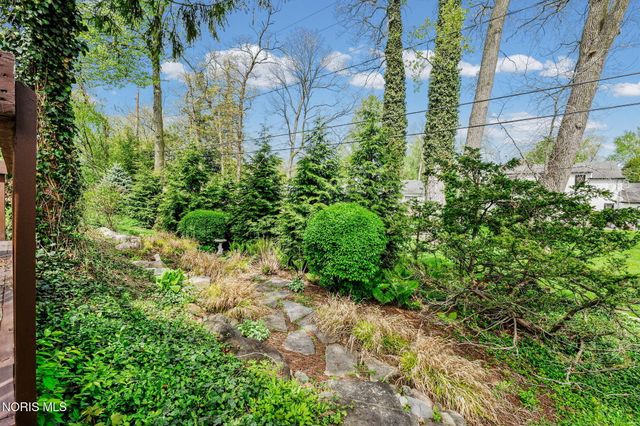 12 Callaway Green, Sylvania, OH 43560