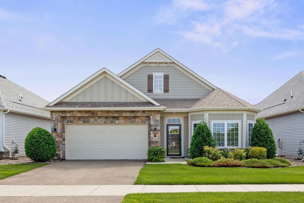 1045 Roselyn Drive, Victoria, MN 55386