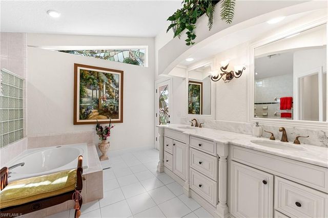 1930 Blackstone CIR, Naples, FL 34109