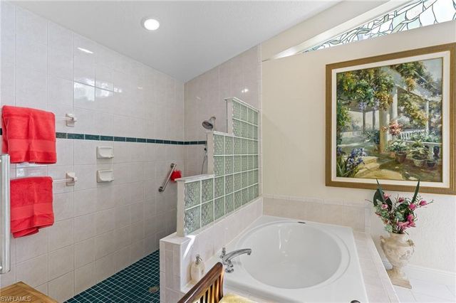 1930 Blackstone CIR, Naples, FL 34109