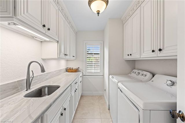 1930 Blackstone CIR, Naples, FL 34109