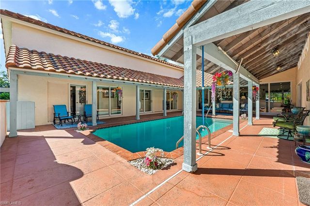 1930 Blackstone CIR, Naples, FL 34109