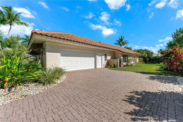 1930 Blackstone CIR, Naples, FL 34109