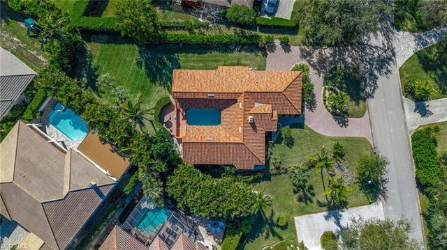 1930 Blackstone CIR, Naples, FL 34109
