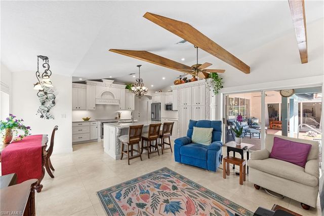 1930 Blackstone CIR, Naples, FL 34109