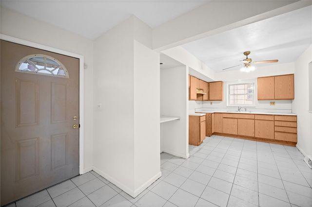 311 Catherine St, Mckees Rocks, PA 15136