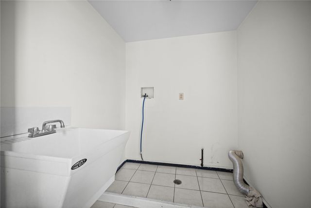 311 Catherine St, Mckees Rocks, PA 15136