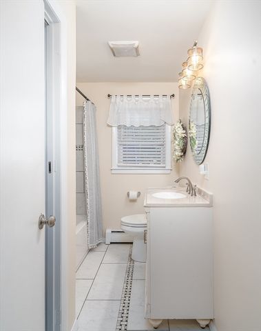 20 Oak Ridge Cir, Lynn, MA 01904