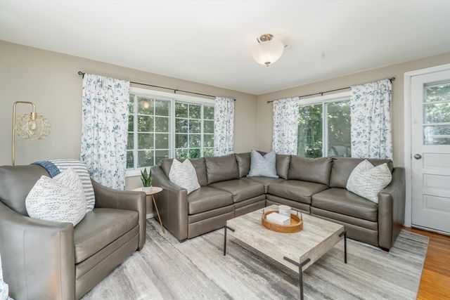 20 Oak Ridge Cir, Lynn, MA 01904