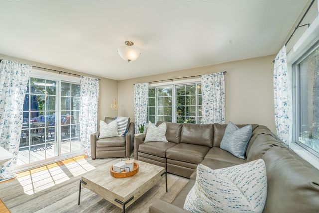 20 Oak Ridge Cir, Lynn, MA 01904