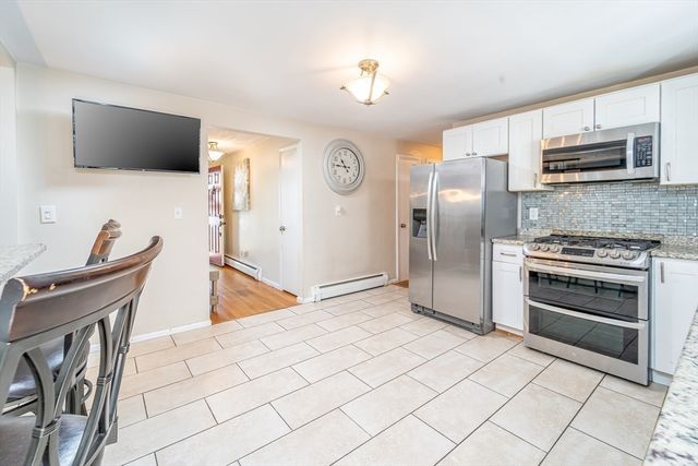 20 Oak Ridge Cir, Lynn, MA 01904