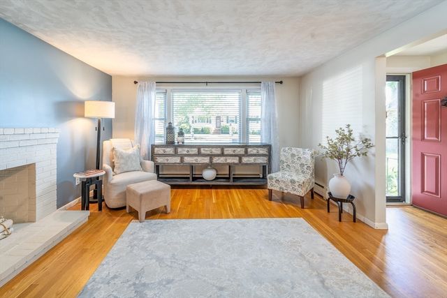 20 Oak Ridge Cir, Lynn, MA 01904