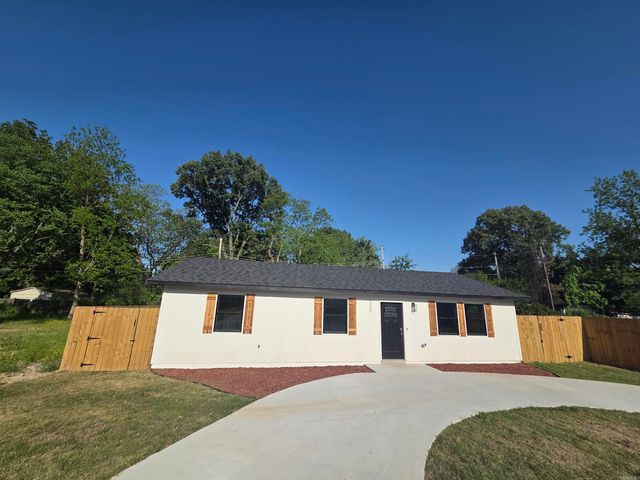 305 Thomas Circle, Lonoke, AR 72086