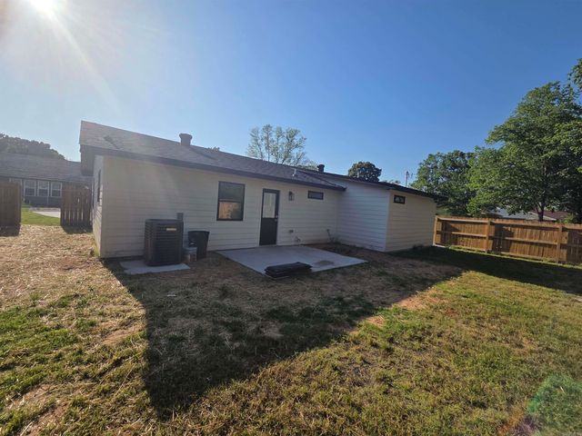 305 Thomas Circle, Lonoke, AR 72086