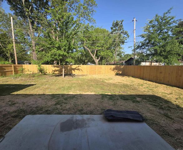305 Thomas Circle, Lonoke, AR 72086